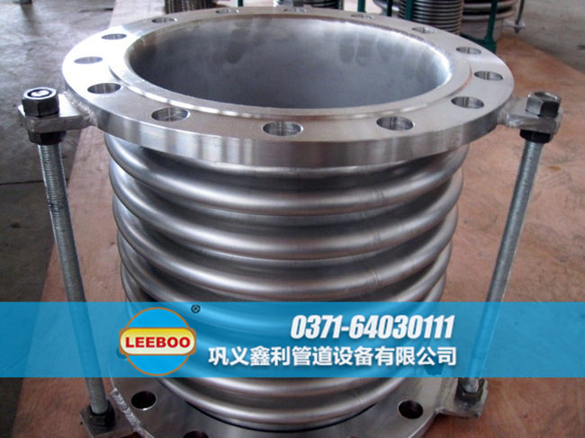 波紋<a href=http://m.zgqhw.cn target=_blank class=infotextkey>補(bǔ)償器</a>現(xiàn)場實(shí)圖